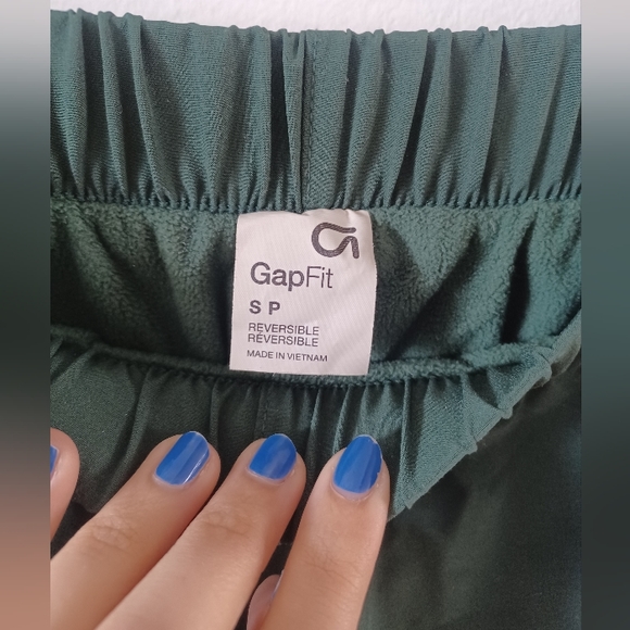 ⚡️SALE⚡️GapFit Reversible Runaround Joggers in 'Green Outdoors', Size Small - Picture 6 of 11